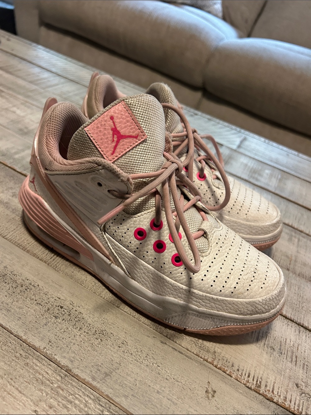Jordan Kids Low-Top Sneakers in Cream and Pink
